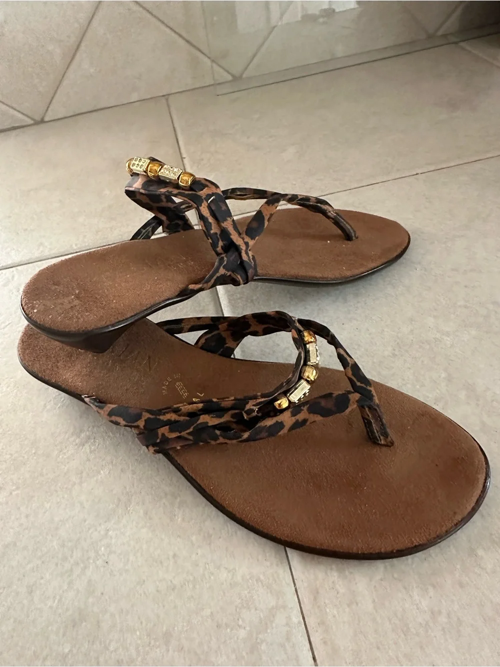 Italian Shoemakers Leopard Print Thong Sandals with Gold Accent (6 1/2) NEW